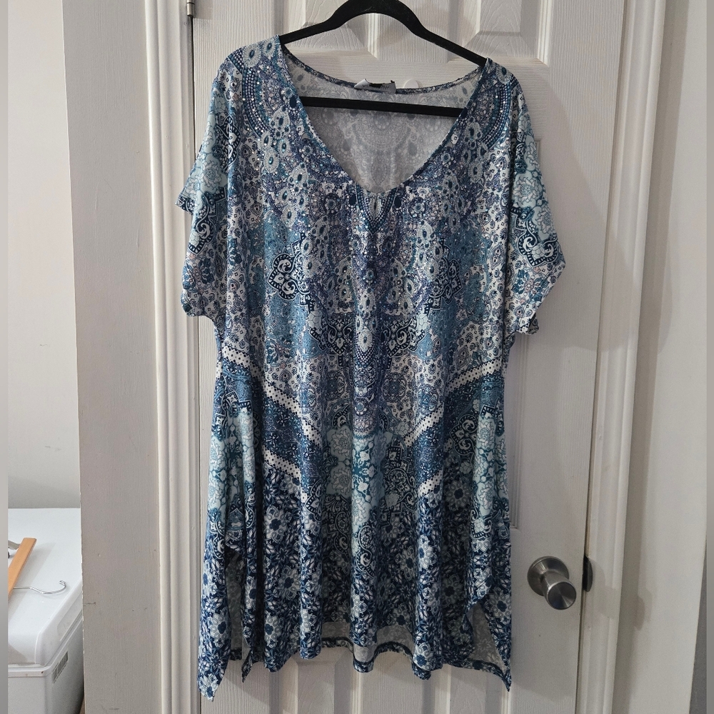 Women's Blue Paisley V-Neck Tunic Top